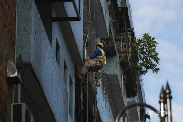 高清摄影 高空作业中的建筑工人