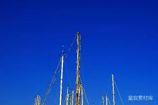 高清摄影 帆船桅杆与蓝天