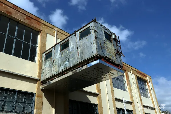 高清摄影 废弃工厂与金属结构
