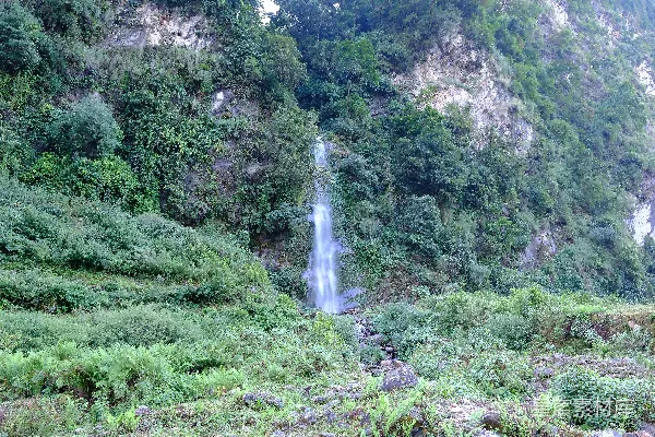高清摄影 瀑布与山林