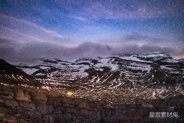 高清摄影 星河下的雪山谷