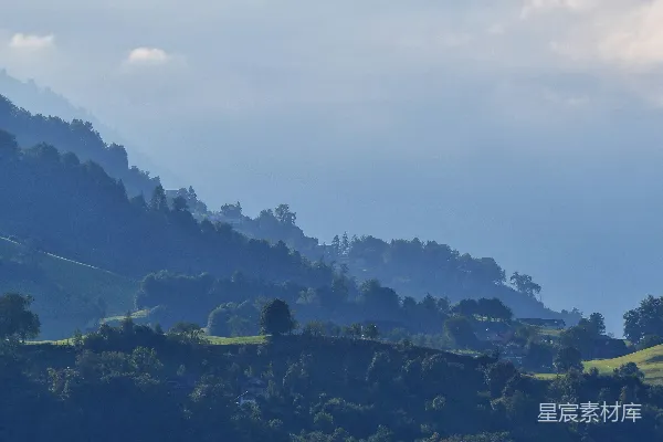 高清摄影 晨雾中的山间小村