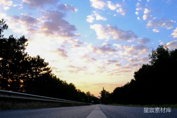 高清摄影 夕阳下的孤独公路