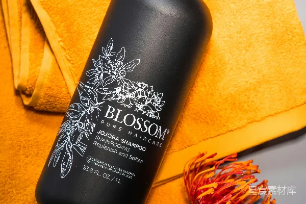高清摄影 Blossom Jojoba Shampoo