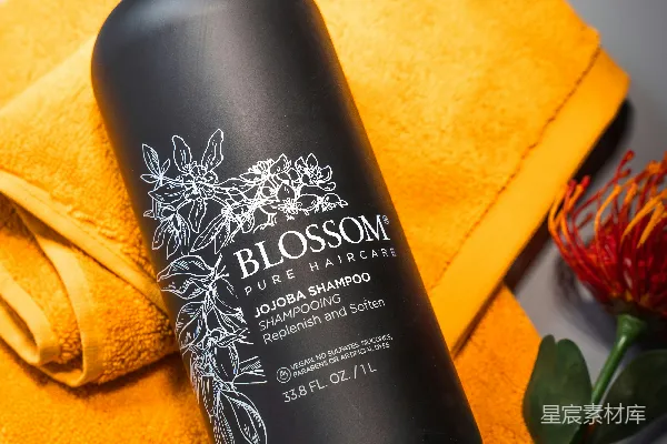 高清摄影 Blossom Jojoba Shampoo
