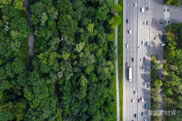 高清摄影 森林与公路的空中俯瞰