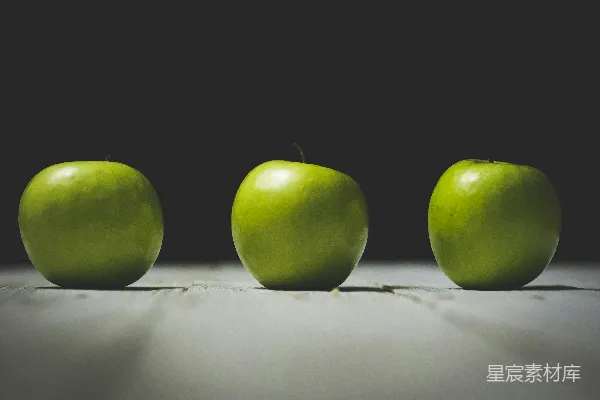 高清摄影 静物摄影：三只绿色苹果