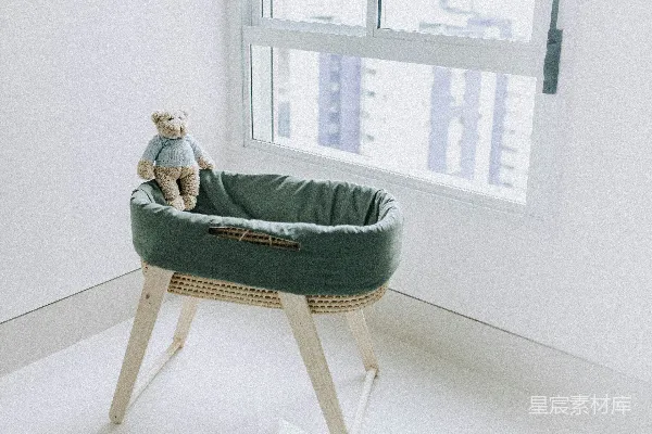 高清摄影 简约窗边婴儿床