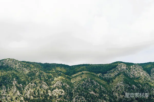 高清摄影 云雾缭绕的山峰