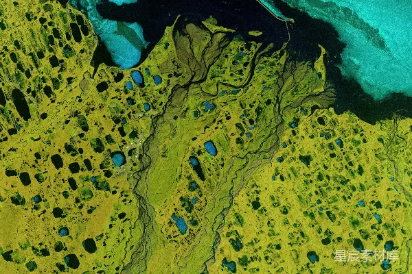高清摄影 卫星视角下的河流与湿地
