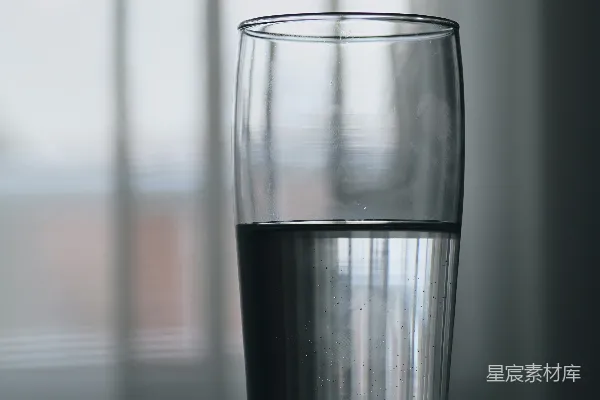 高清摄影 一杯清水
