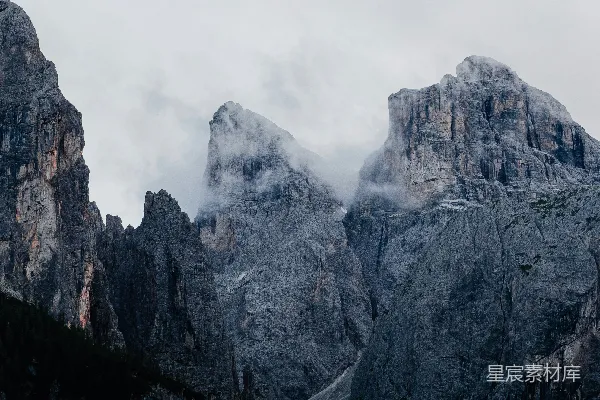 高清摄影 云雾缭绕的山峰