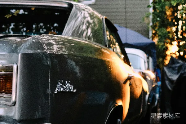 高清摄影 夕阳下的复古车