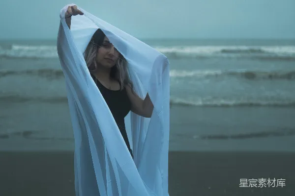 高清摄影 海边的神秘白纱