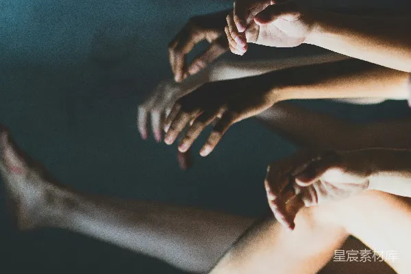 高清摄影 几个女人坐在一起