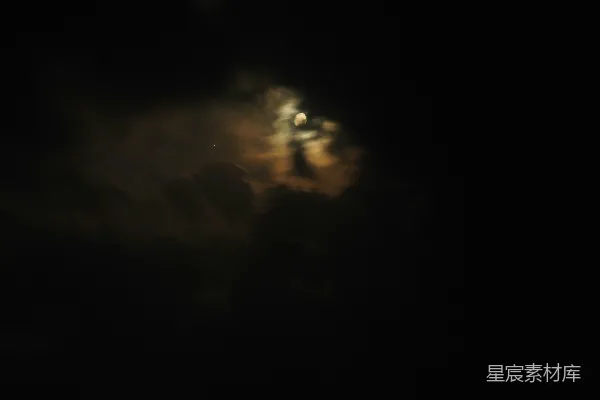 高清摄影 月光透过云层