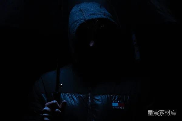 高清摄影 黑暗中的神秘身影