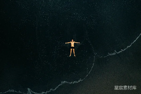 高清摄影 深海中的漂浮者