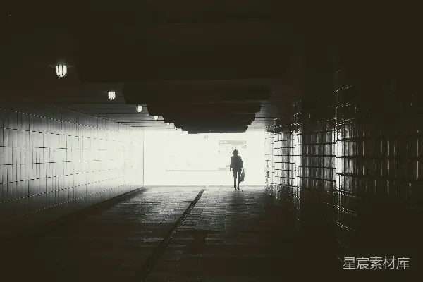 高清摄影 黑暗中的希望之光
