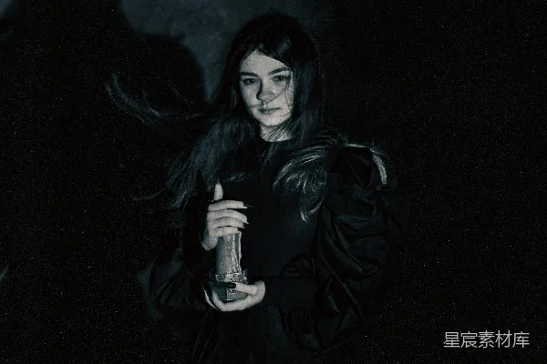 高清摄影 黑暗中的神秘女子