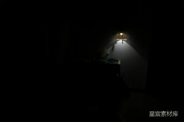 高清摄影 昏暗角落的灯光