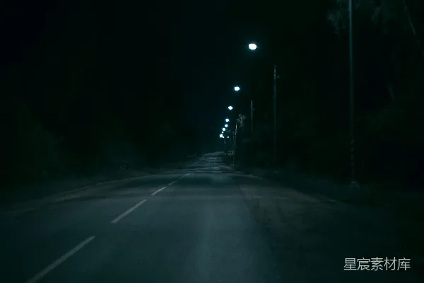 高清摄影 夜幕下的孤独路灯