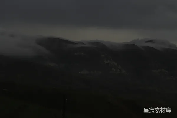 高清摄影 雾中山峦