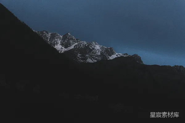 高清摄影 夜幕下的山脉