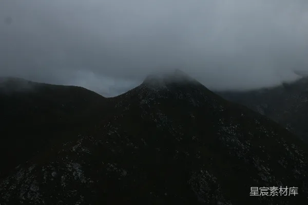 高清摄影 雾中山峰