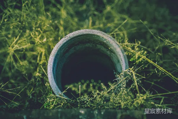 高清摄影 废弃的水泥盆