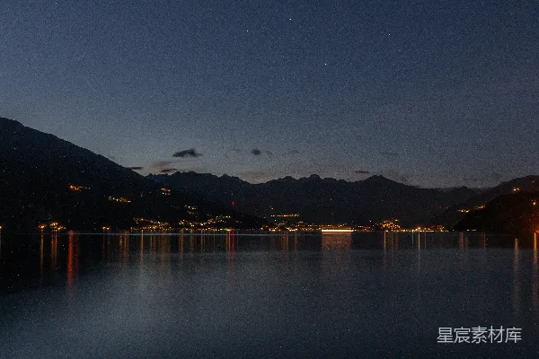 高清摄影 夜幕下的宁静湖景