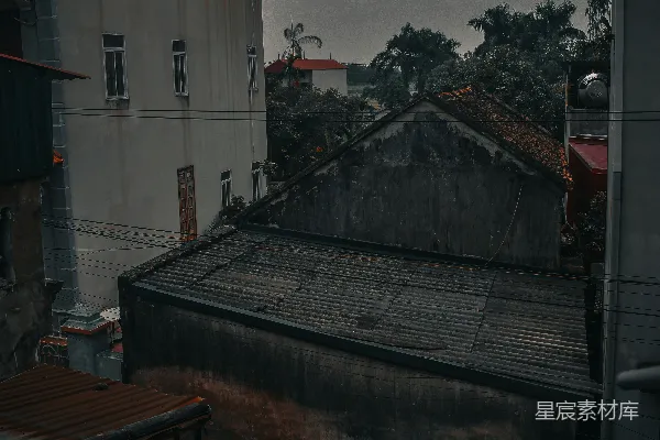 高清摄影 阴沉天空下的旧屋顶