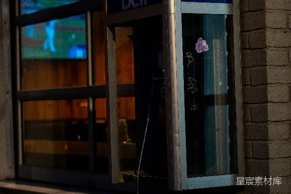 高清摄影 夜幕下的贝尔电话亭
