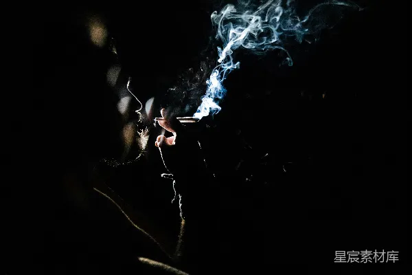 高清摄影 夜色中的烟雾缭绕