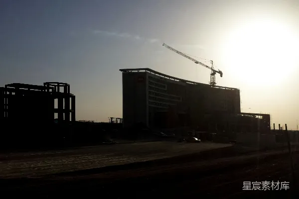 高清摄影 夕阳下的建筑工地