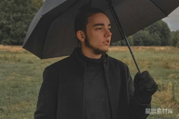 高清摄影 雨中独行者