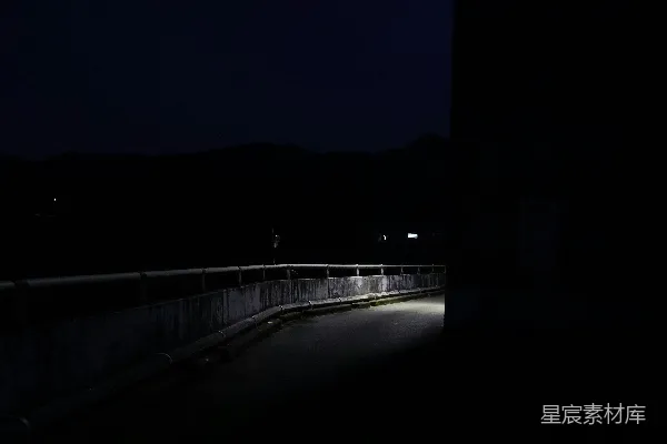 高清摄影 夜幕下的山间小路