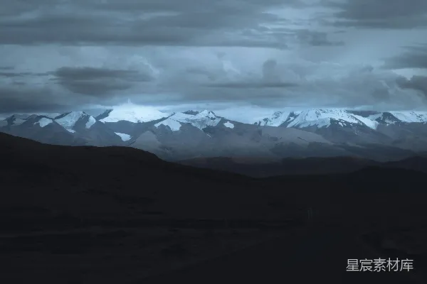 高清摄影 高原雪山下的宁静