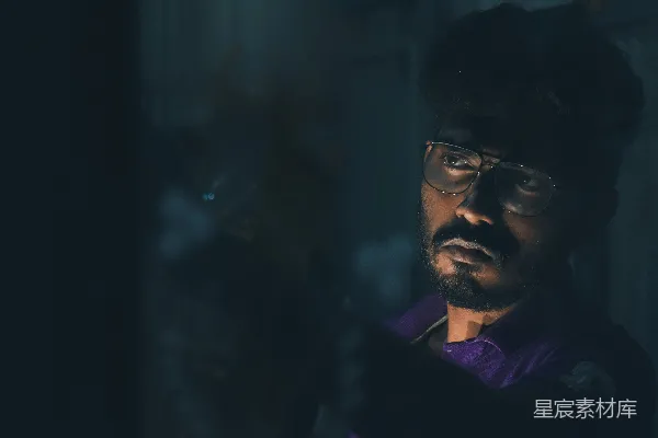 高清摄影 神秘的夜幕下的深邃凝望