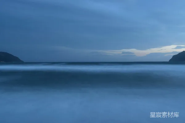 高清摄影 宁静海景：晨曦与雾海的交响