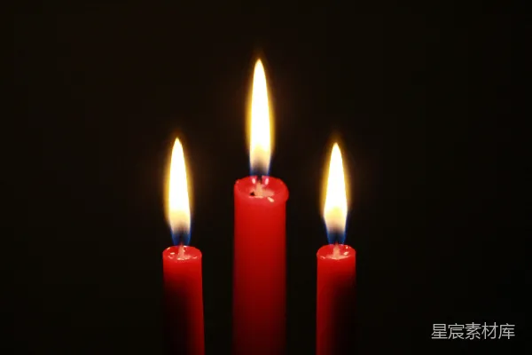 高清摄影 烛光中的三支蜡烛