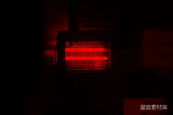 高清摄影 红光笼罩的温暖角落