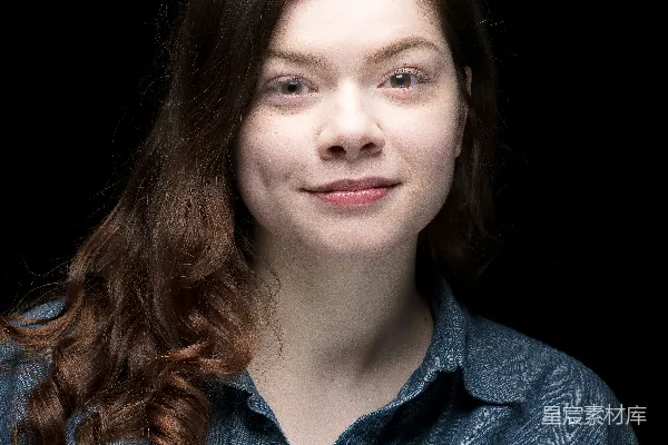 高清摄影 自信微笑的年轻女性