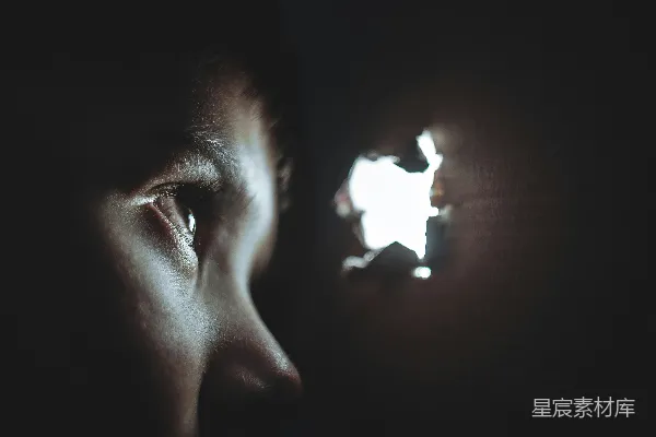 高清摄影 昏暗中的手机屏幕