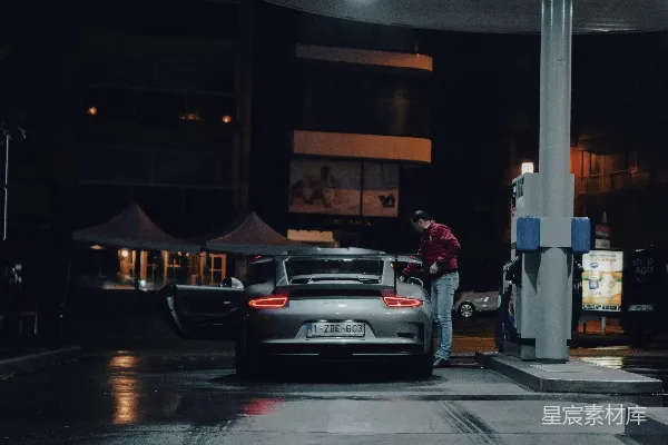高清摄影 夜色中的加油站