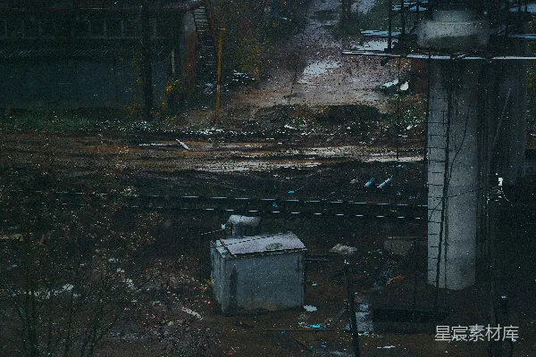 高清摄影 雨中废弃工厂