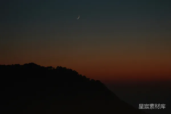高清摄影 暮色中的新月与山影