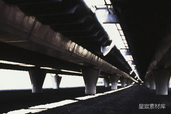 高清摄影 桥下光影交错