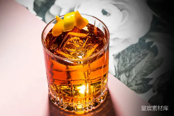 高清摄影 经典鸡尾酒：威士忌与柑橘的交响