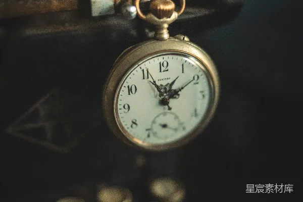 高清摄影 复古打字机与怀表